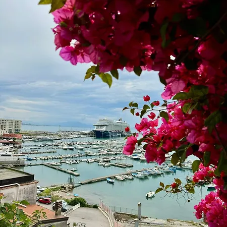 Alizee Near Amalfi Ferries & Old Town Apartament Salerno